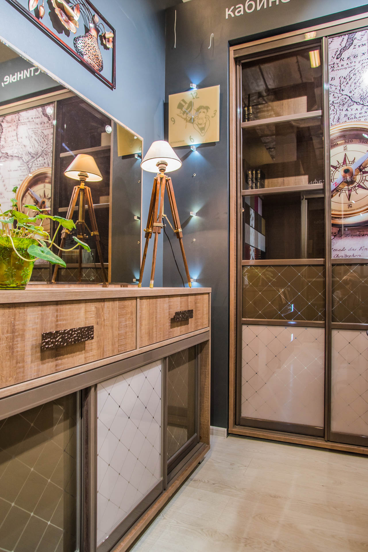 Комод с зеркалом