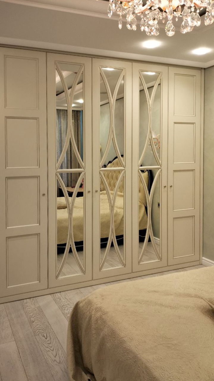 Встроенный распашной шкаф