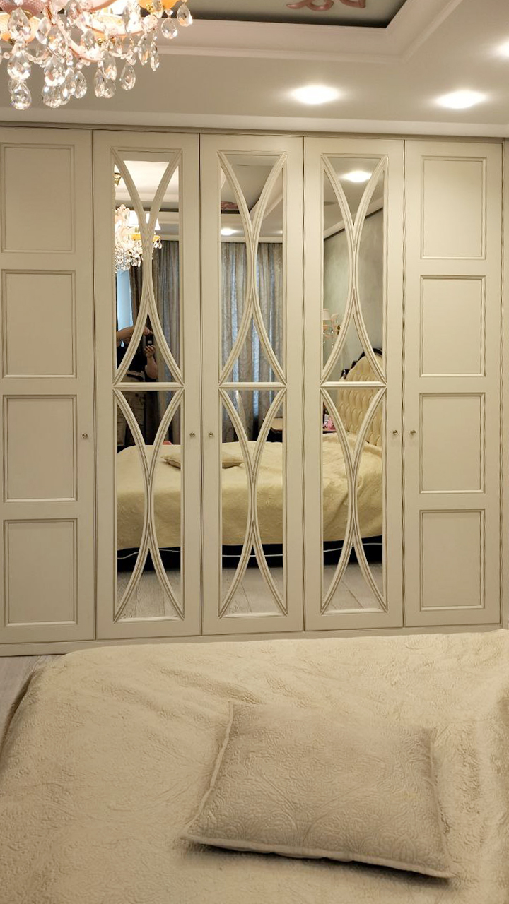 Встроенный распашной шкаф