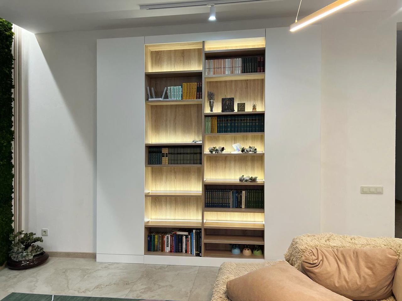 Корпусный шкаф с подсветкой 