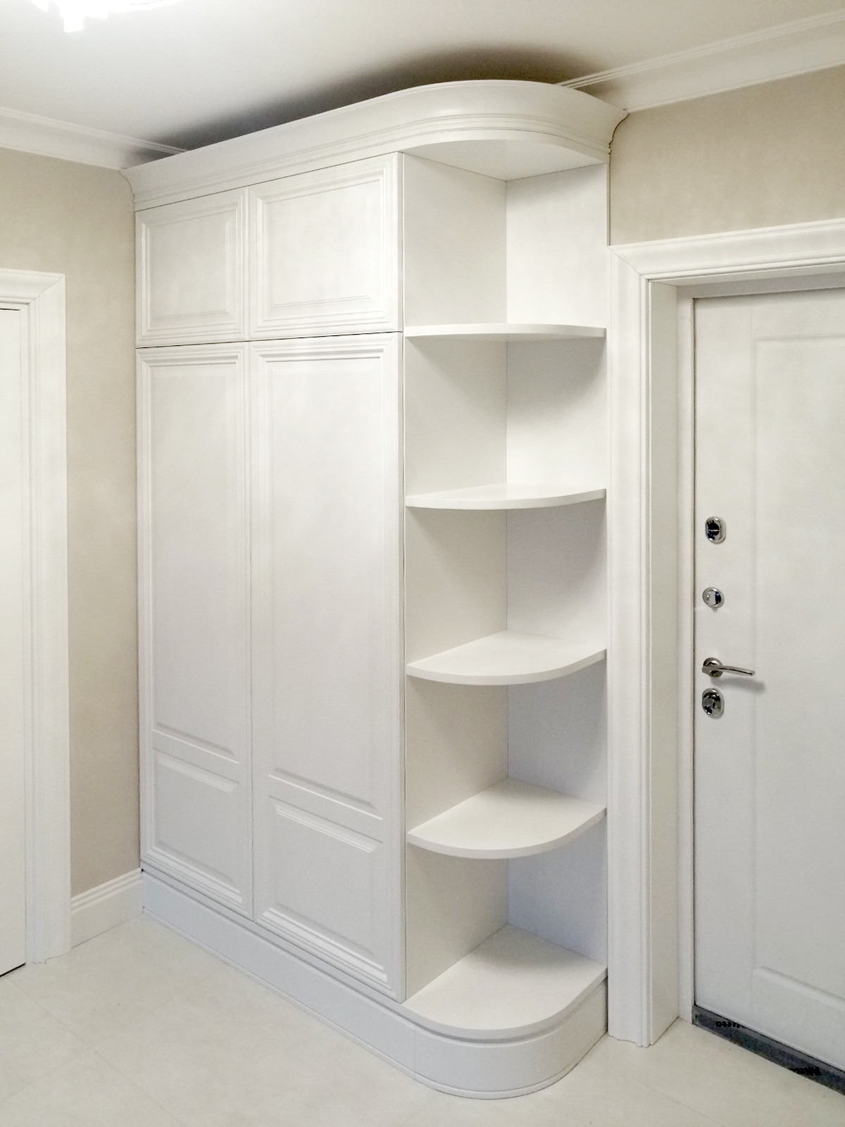 Распашной шкаф с фасадами из МДФ