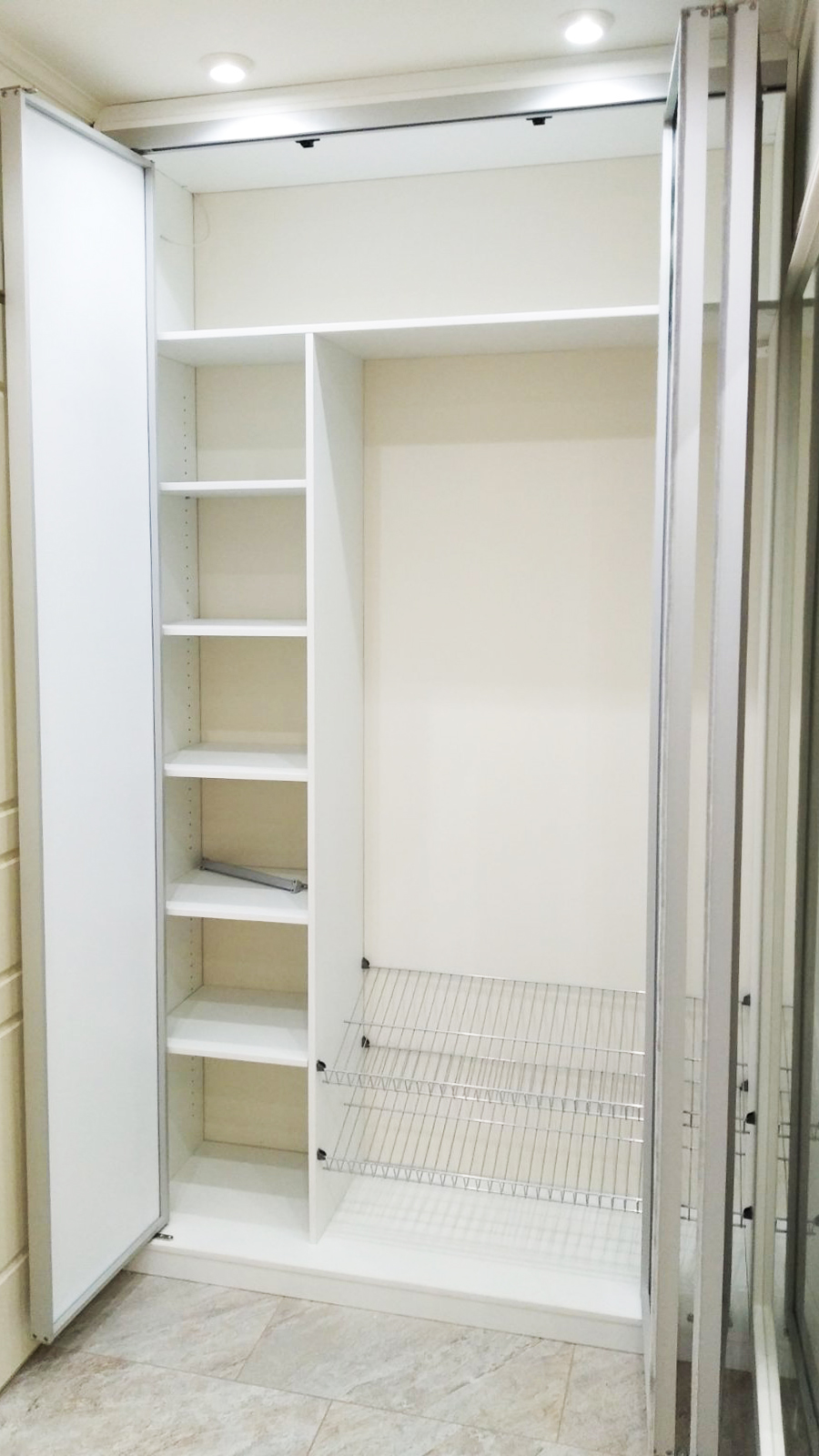 Шкаф с распашной и складной дверью (S1200)