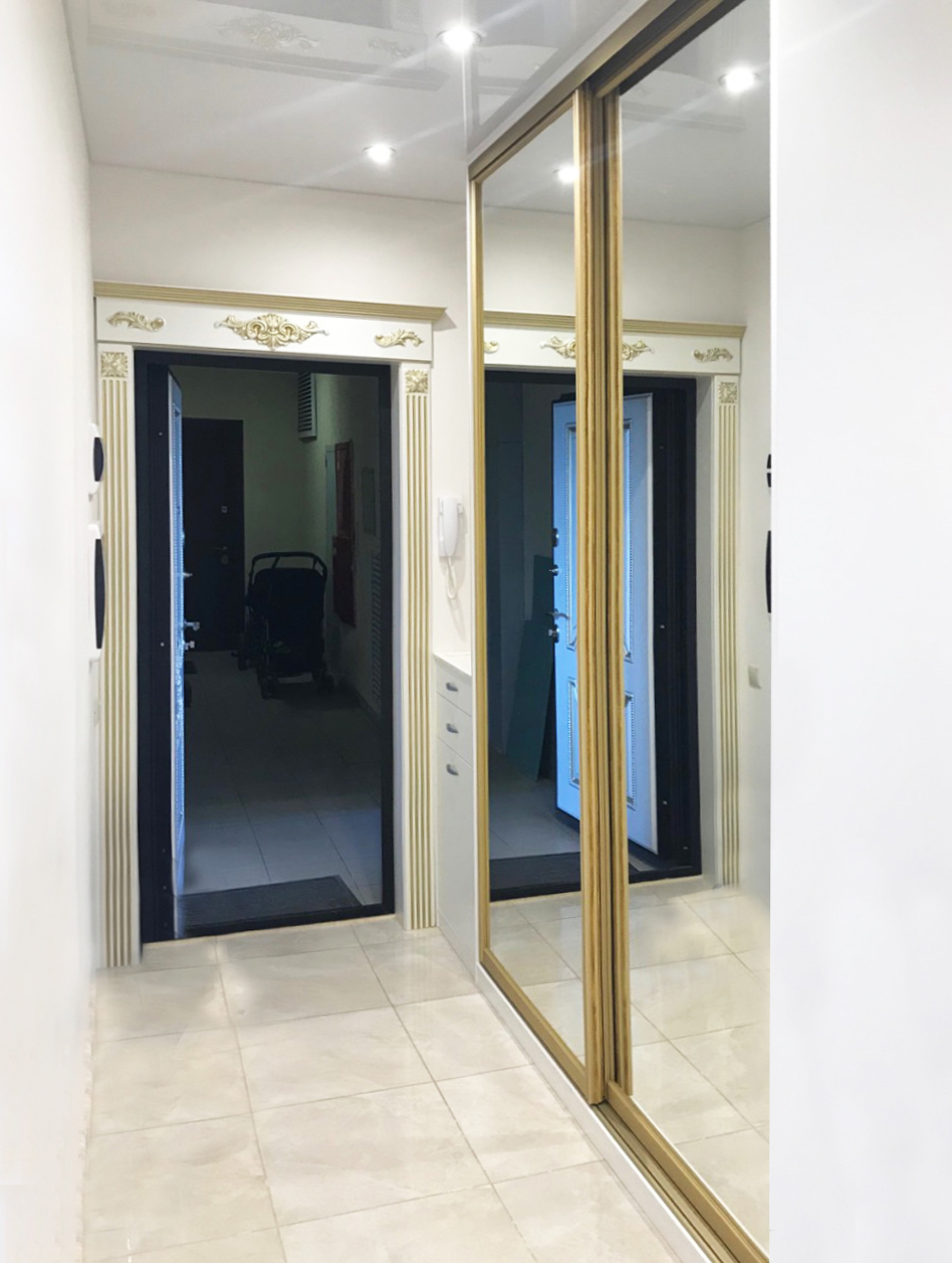 Шкаф-купе с зеркальными фасадами