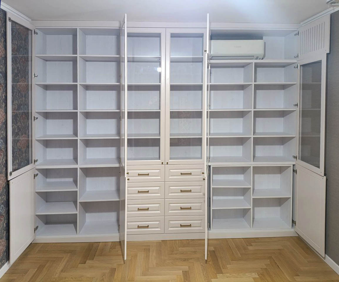 Библиотека с витриной