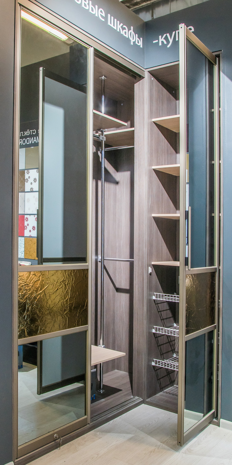 Угловой встроенный шкаф-купе + распашная