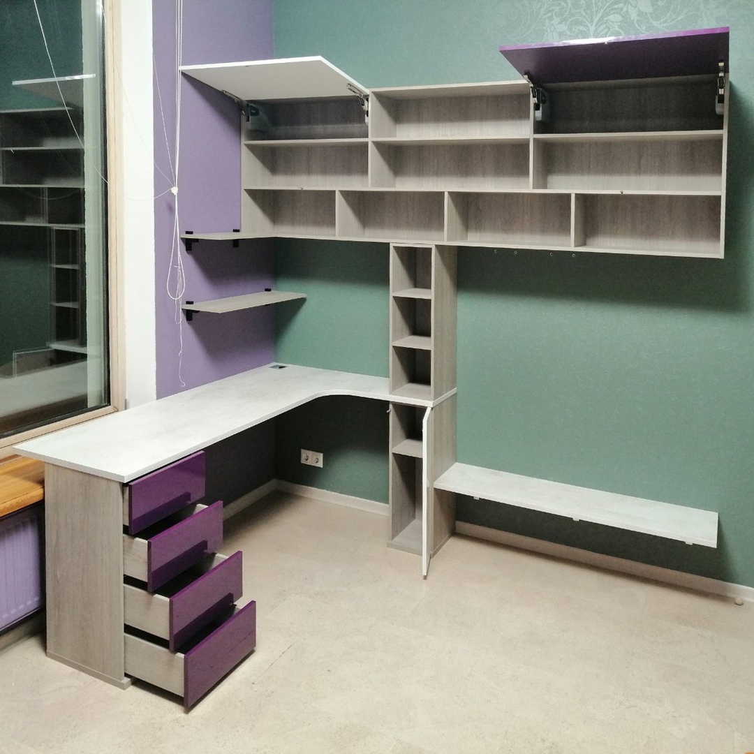 Рабочая зона в детскую комнату