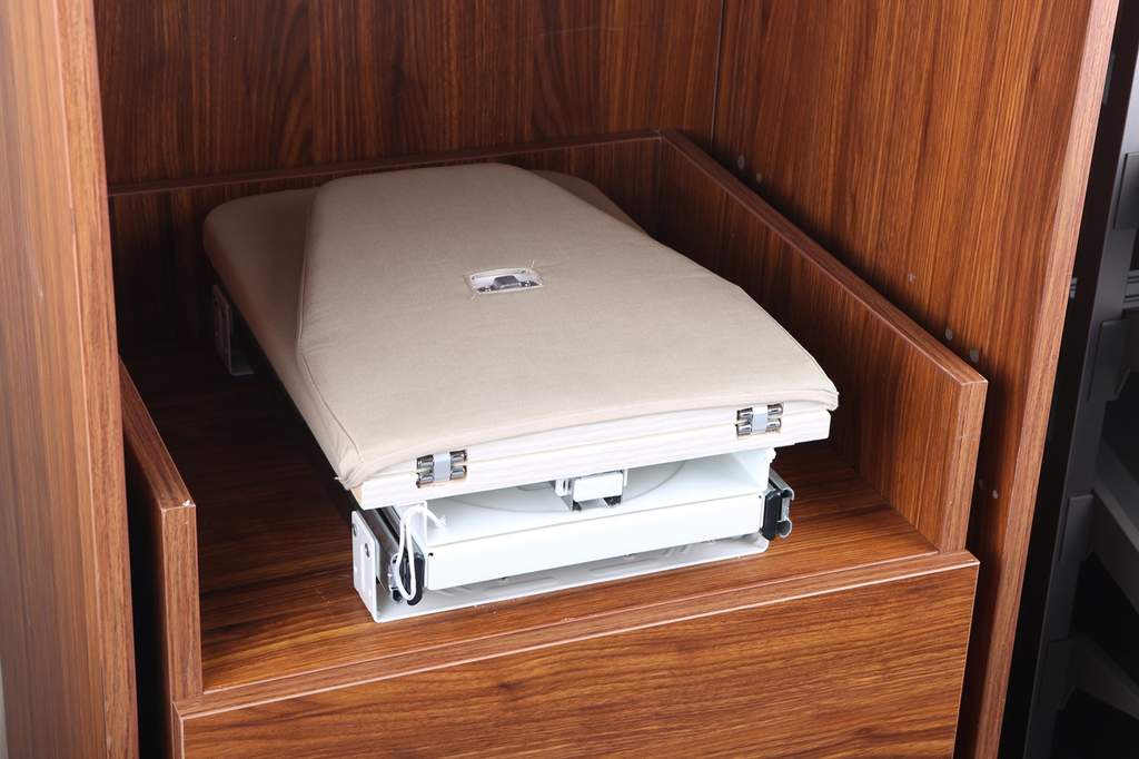 Поворотно-выдвижная гладильная доска