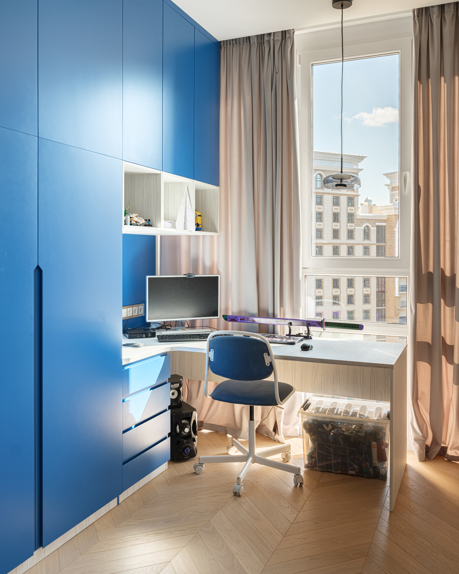 Шкаф с рабочей зоной в детскую 