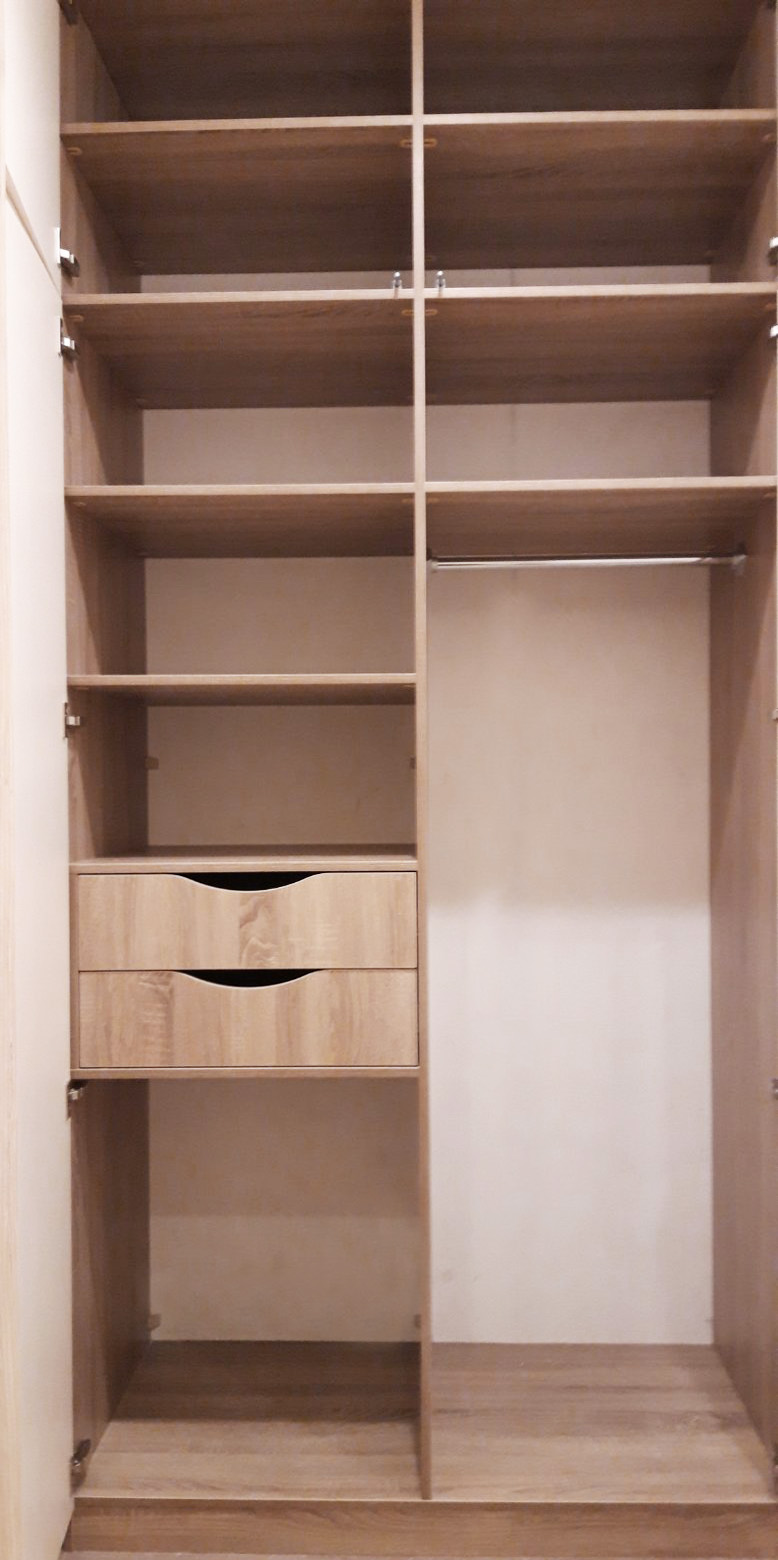 Шкаф с распашными фасадами