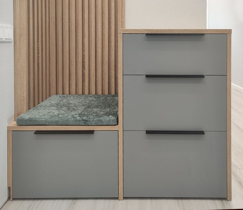 Прихожая с рейками