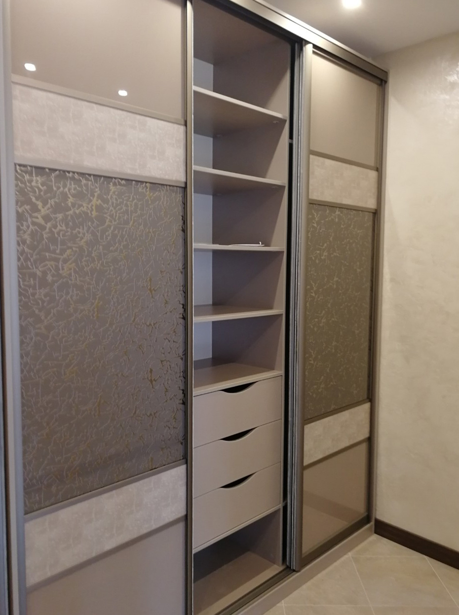 Шкаф с дверью-купе + распашные 