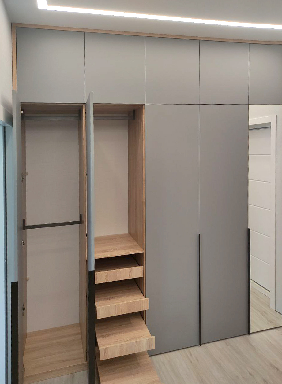 Встроенный шкаф в прихожую