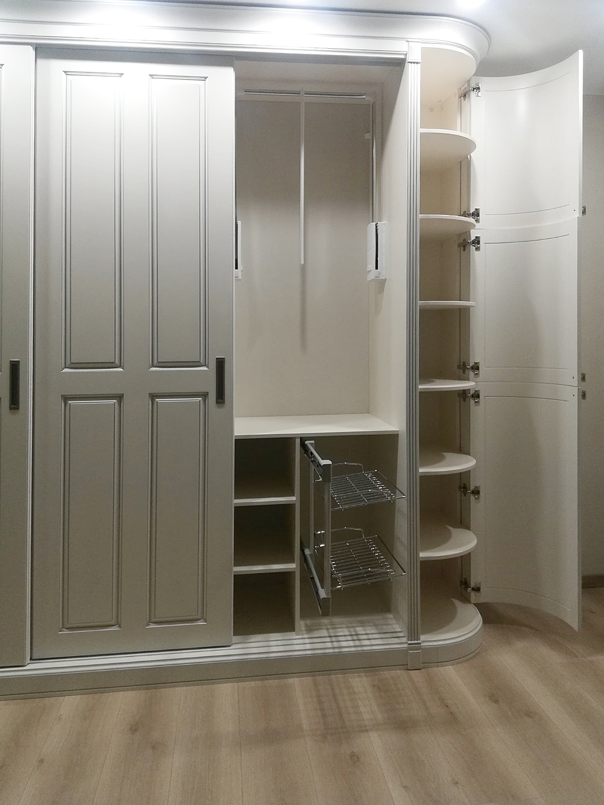 Радиусный шкаф-купе с МДФ фасадами