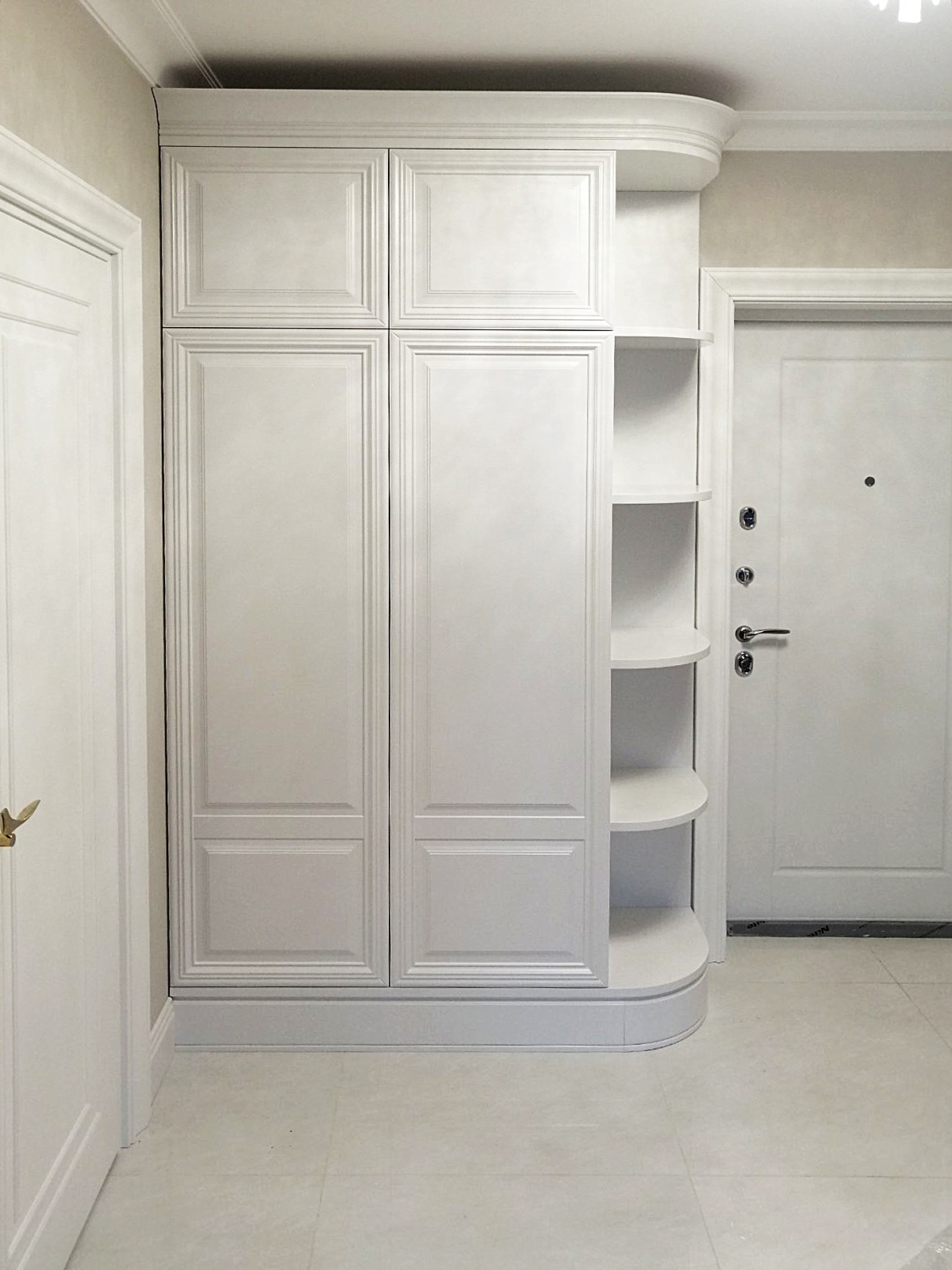 Распашной шкаф с фасадами из МДФ