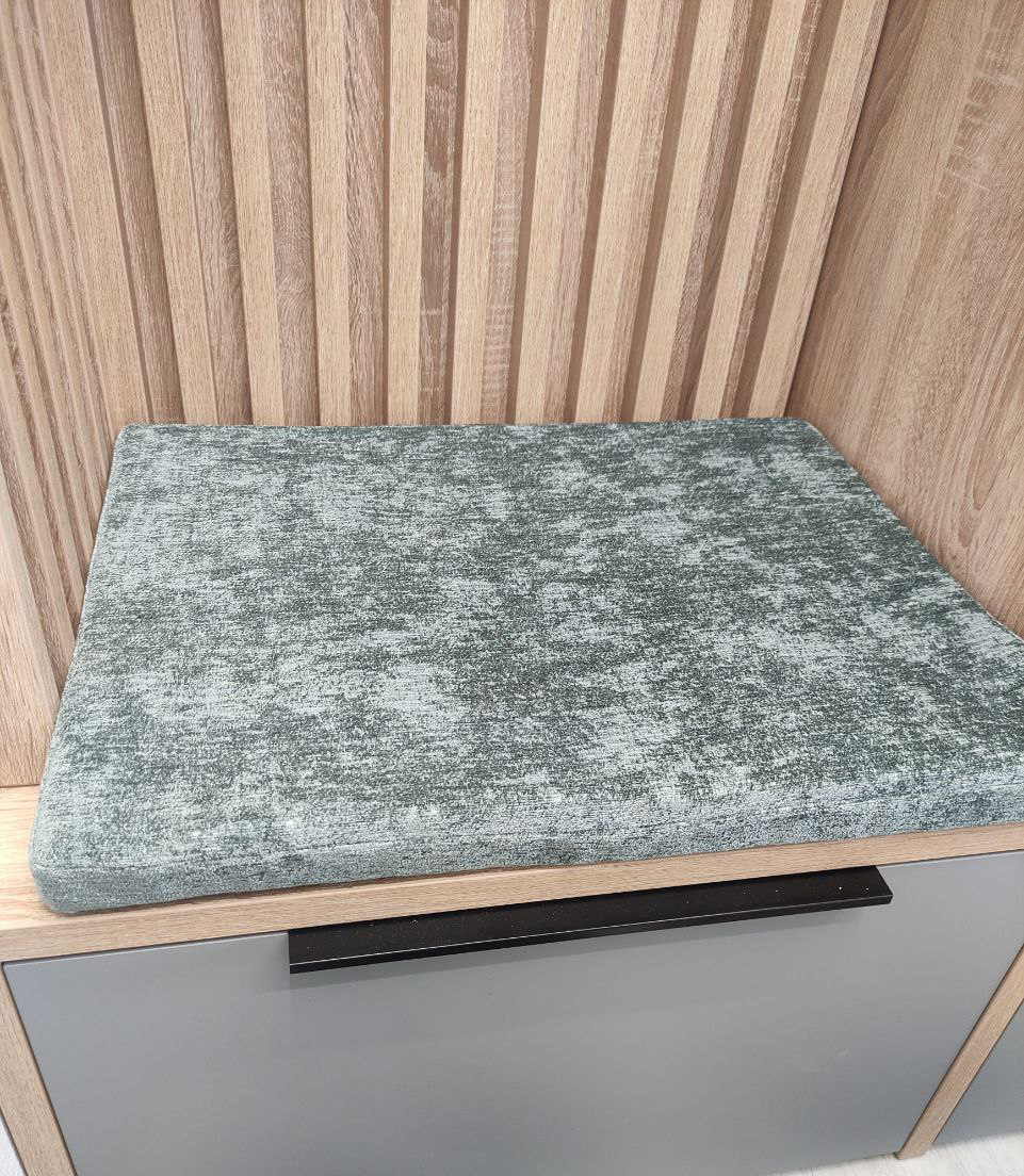 Прихожая с рейками