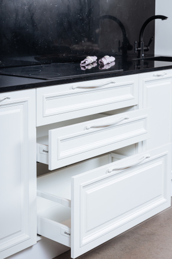 Прямая неоклассическая кухня 