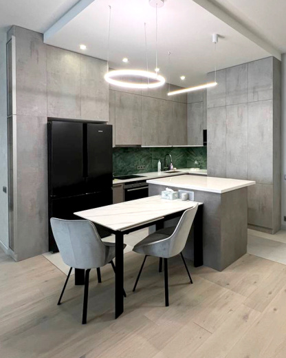 Угловая кухня с островом