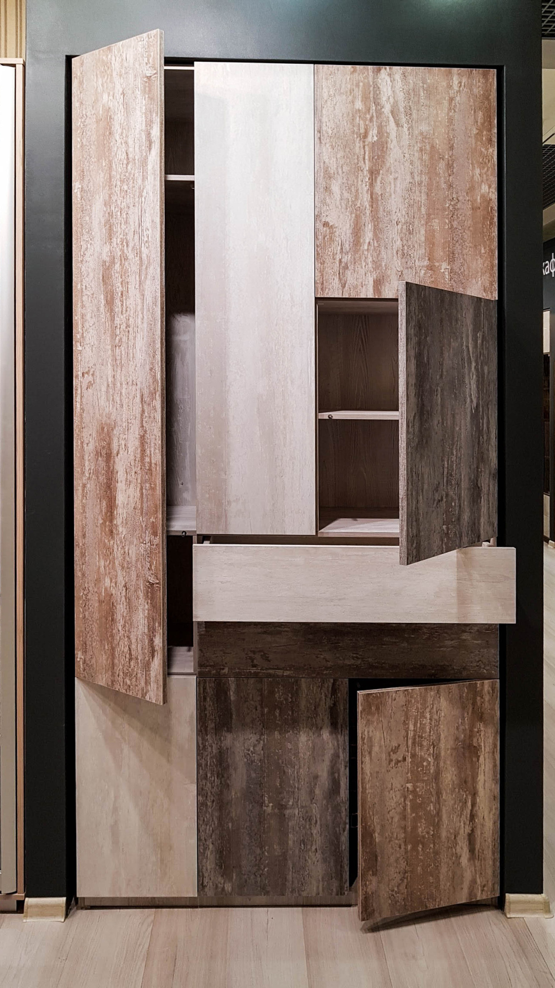 Шкаф распашной Syncron Alvic 