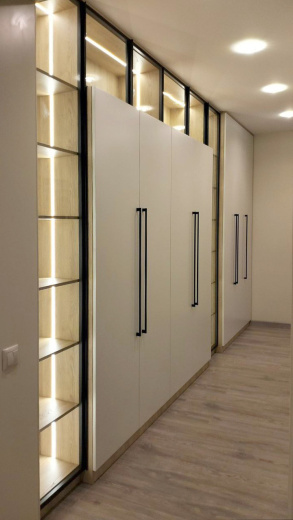 Корпусная прихожая с распашными фасадами