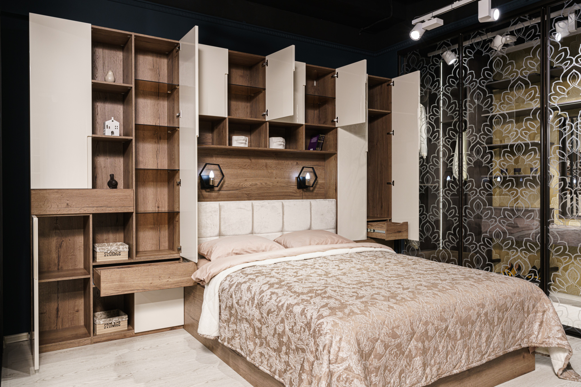 Стеллаж прикроватный с фасадами из МДФ