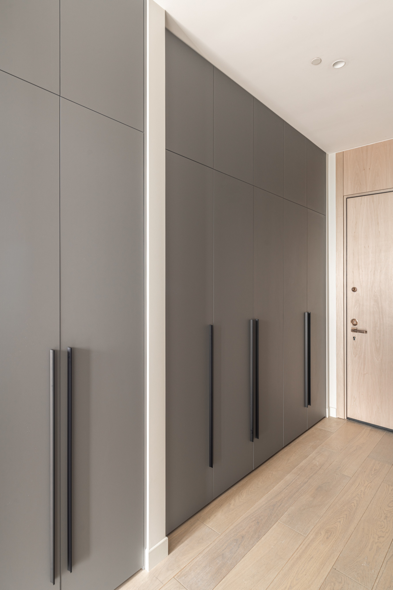 Распашной шкаф с фасадами Supramat