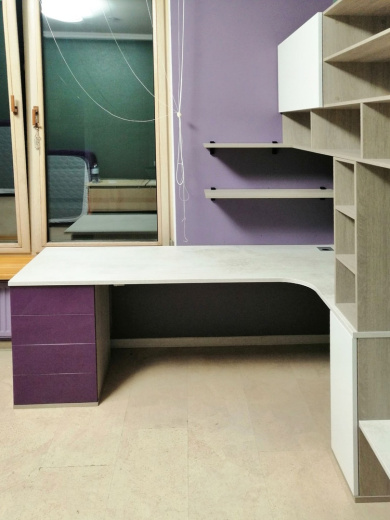 Рабочая зона в детскую комнату