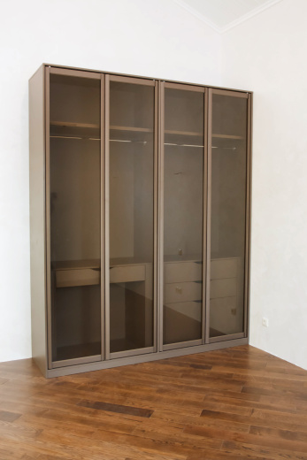 Распашной шкаф 