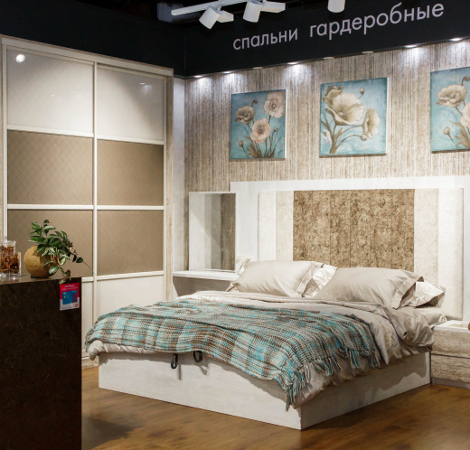 Кровать с мягким изголовьем