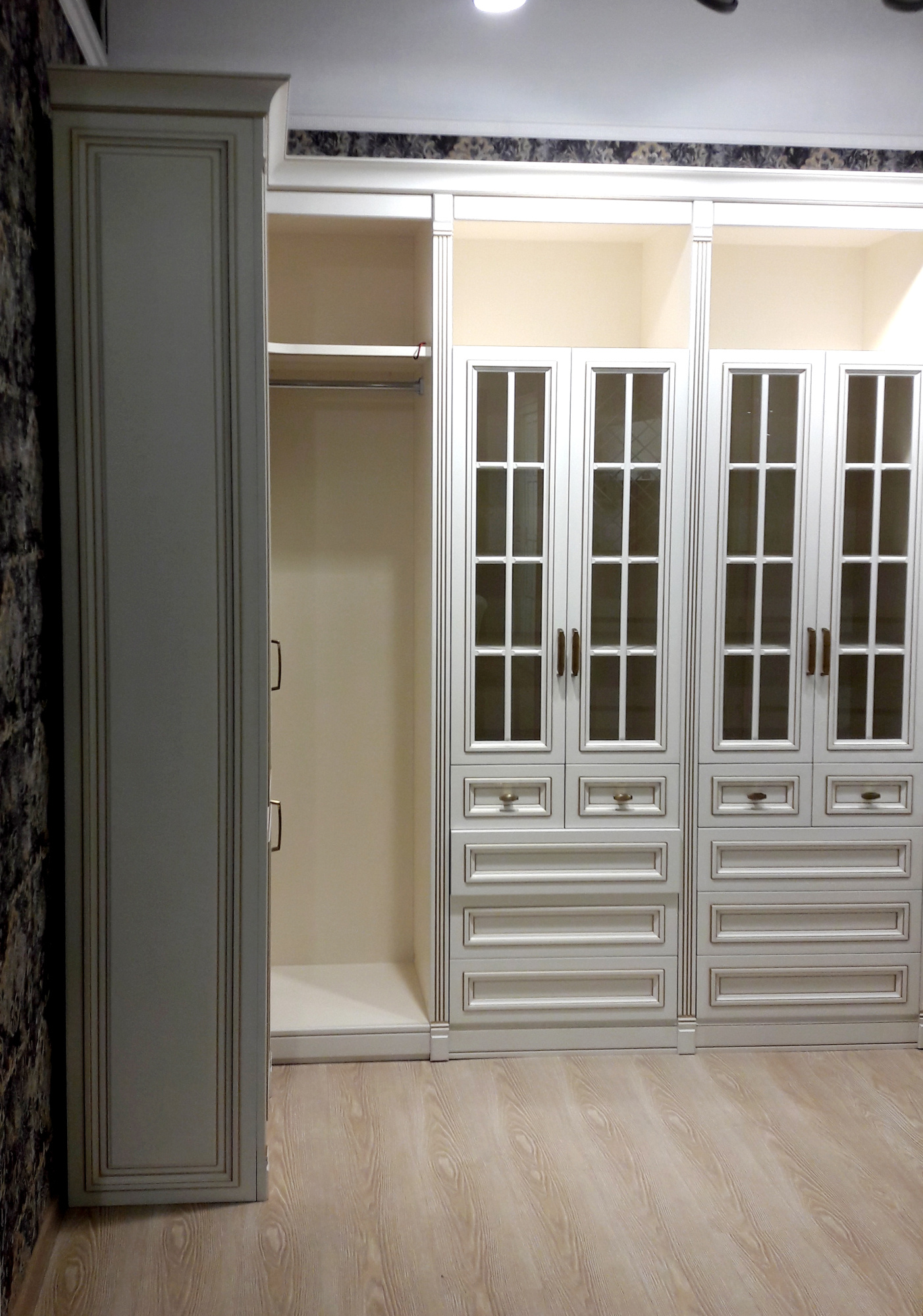 Гардеробная в классическом стиле