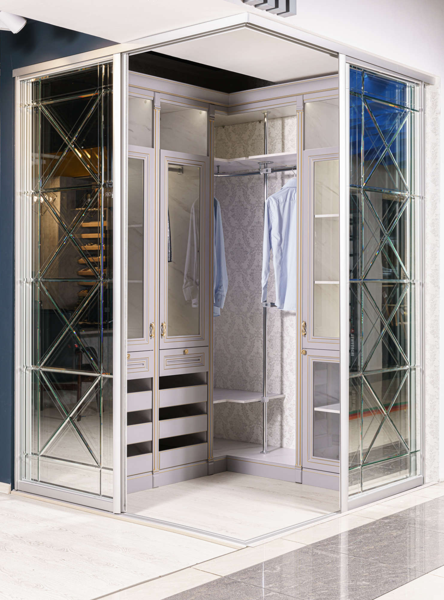 Угловые двери-купе