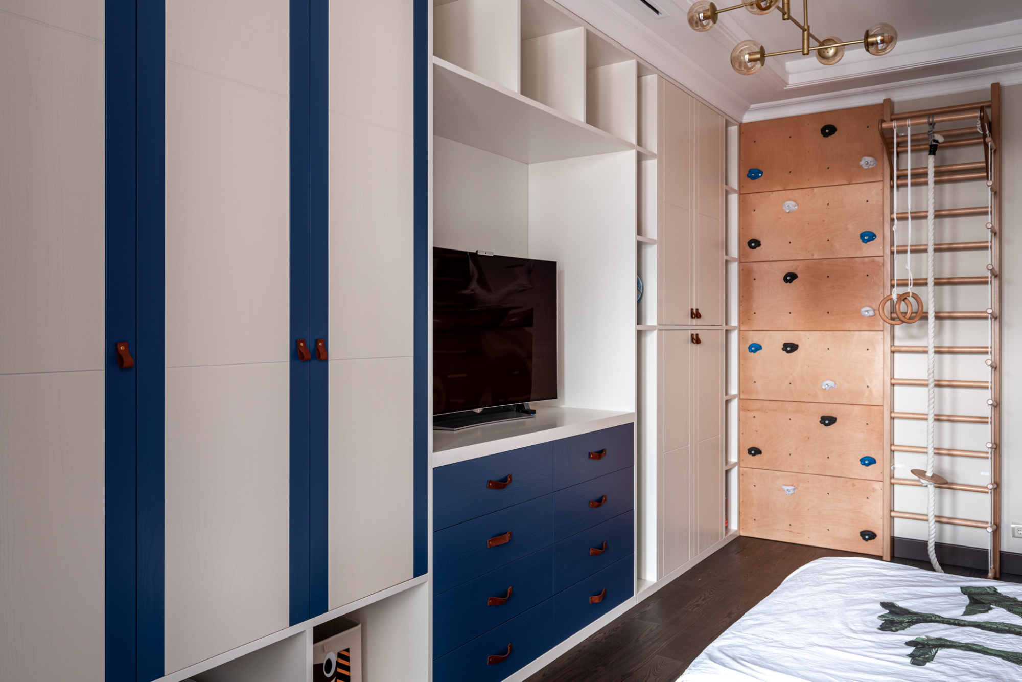 Мебель в детскую из шпона