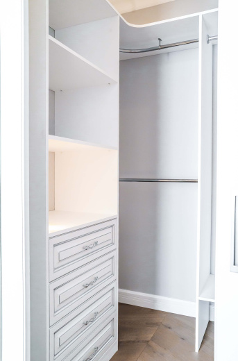 Гардеробная комната в классическом стиле