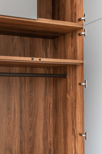 Распашной шкаф с фасадами Supramat