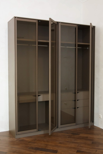 Распашной шкаф 