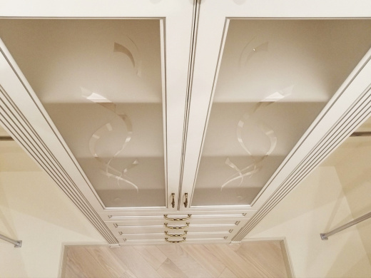 Гардеробная комната в классическом стилем из МДФ