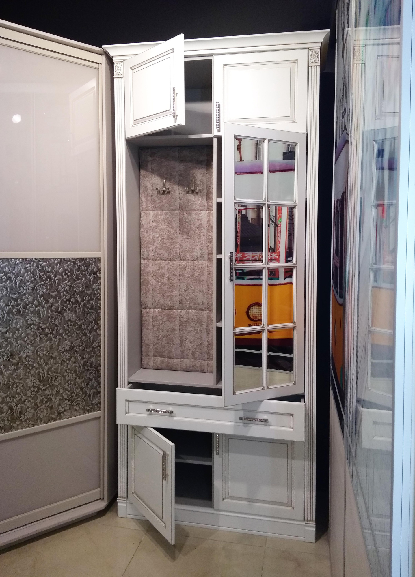 Прихожая в классическом стиле