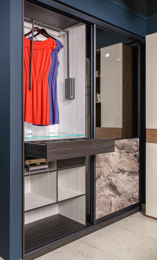 Шкаф-купе с зеркалом