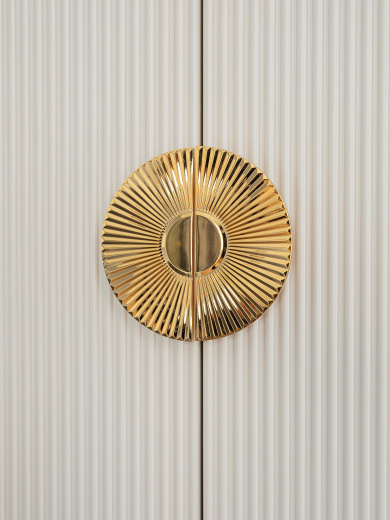 Распашной шкаф с фрезерованными фасадами