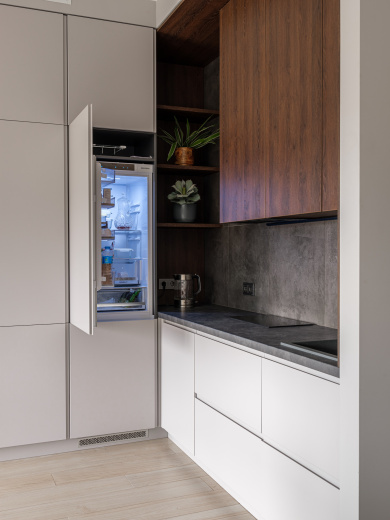 Встроенный шкаф с интегрированными ручками