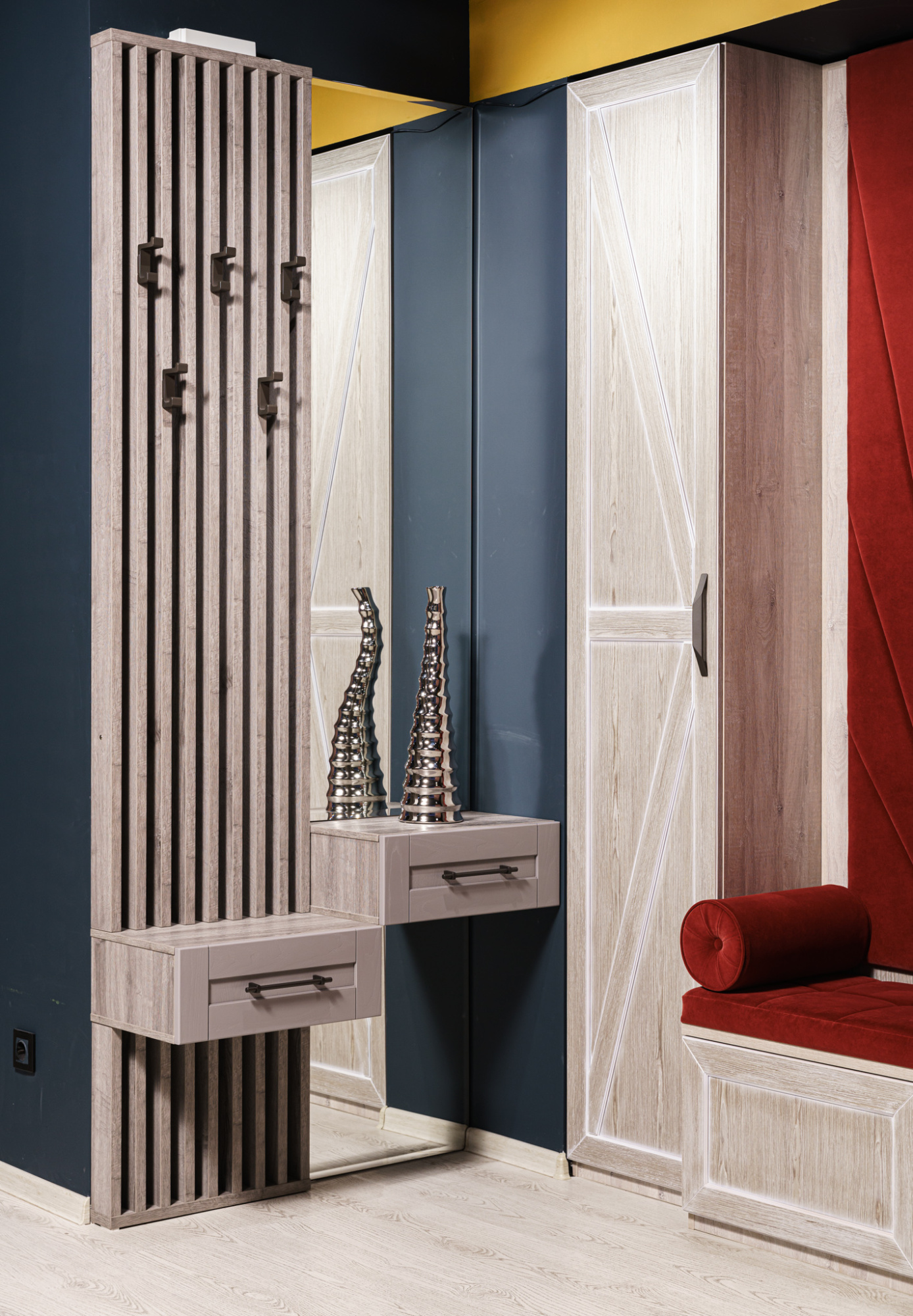 Прихожая с рейками