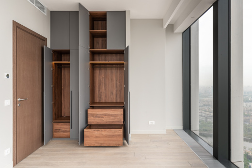 Распашной шкаф с фасадами Supramat