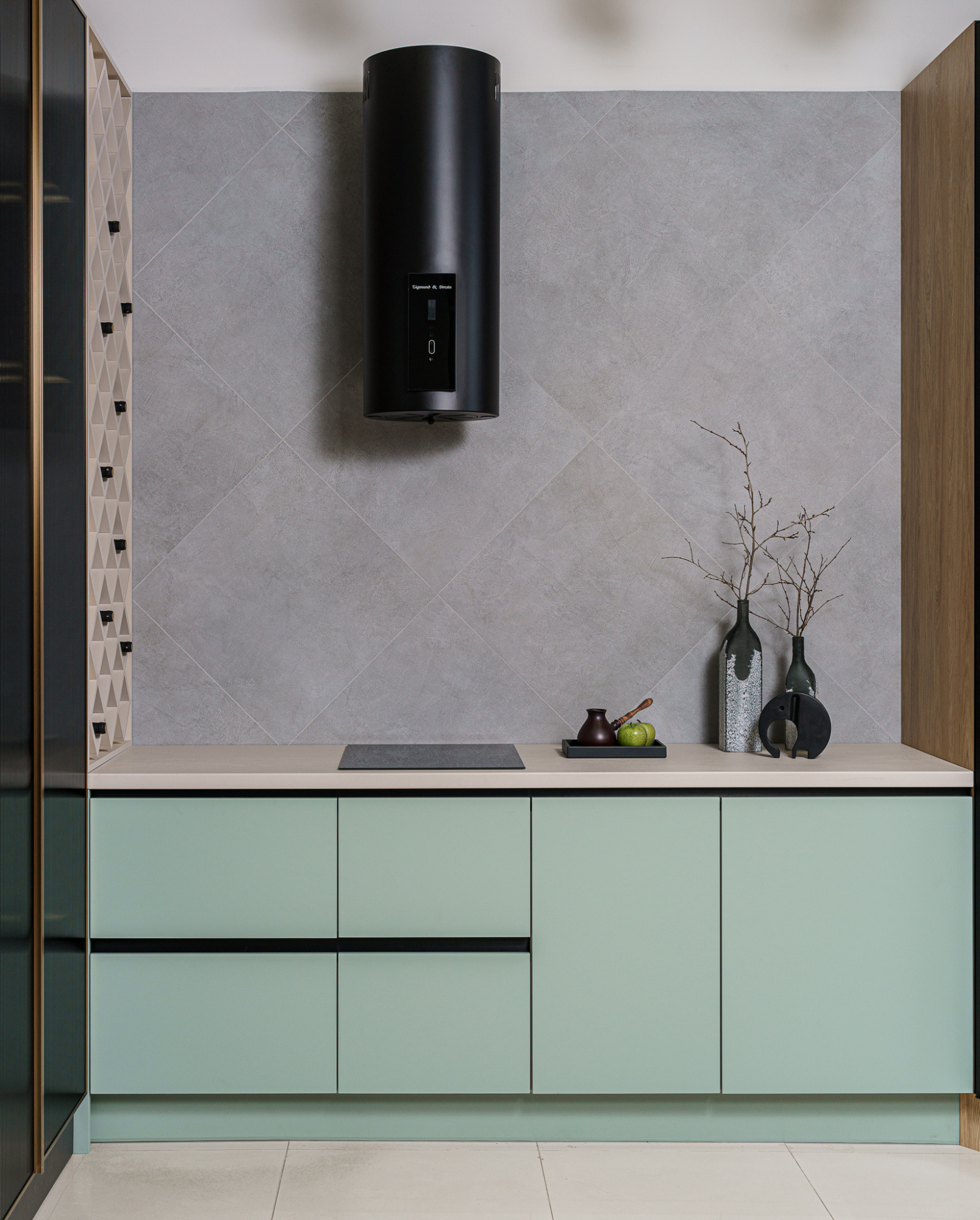 Прямая кухня с бутылочницей