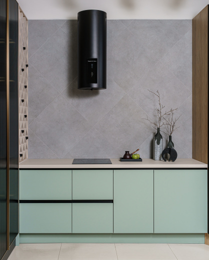 Прямая кухня с бутылочницей