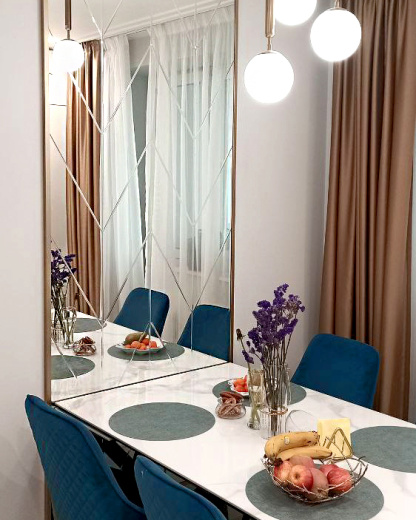 Зеркало с гравировкой в профиле