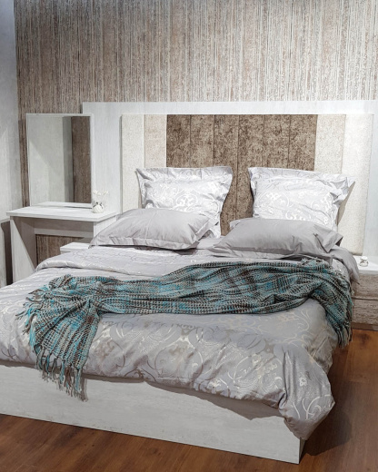 Кровать с мягким изголовьем