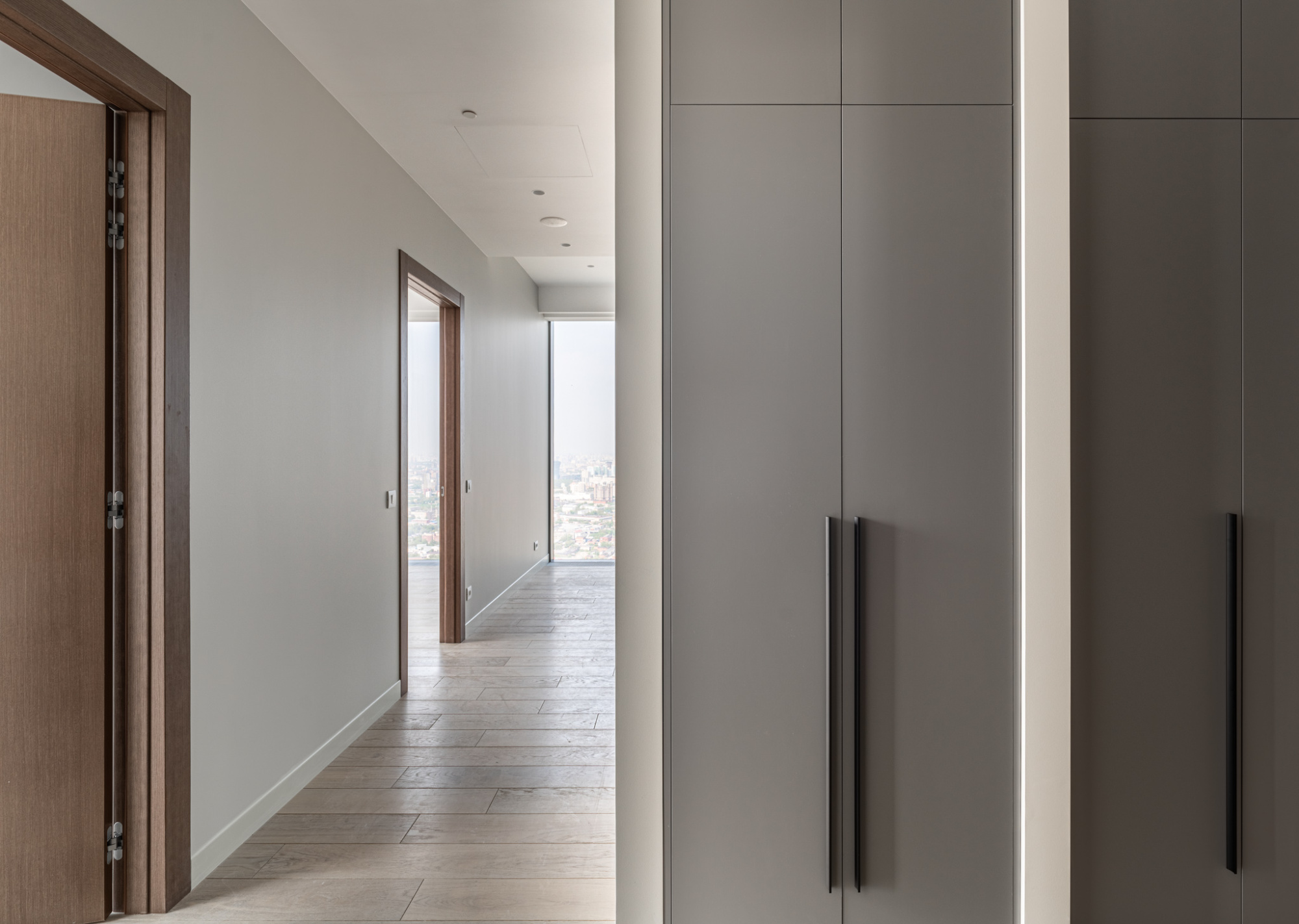 Распашной шкаф с фасадами Supramat