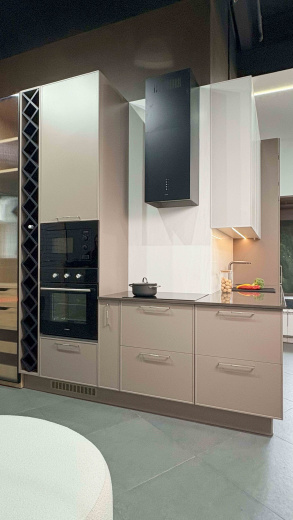 Угловая кухня с островом