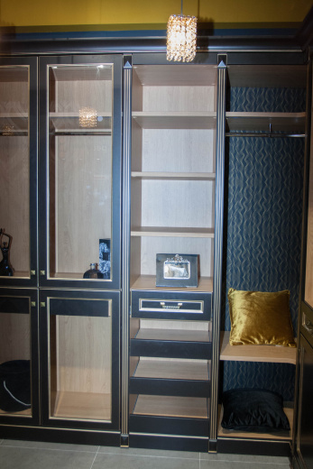 Гардеробная в классическом стиле 01-842