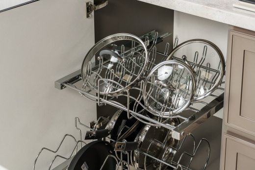 Угловая кухня с островом