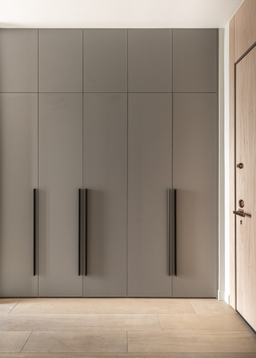 Распашной шкаф с фасадами Supramat